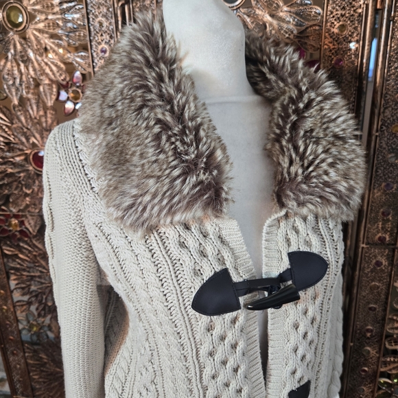 Faux Fur Collar Toggle Cable Knit Cardigan Sweater Jacket Womens Cream Tan Small - Picture 2 of 9
